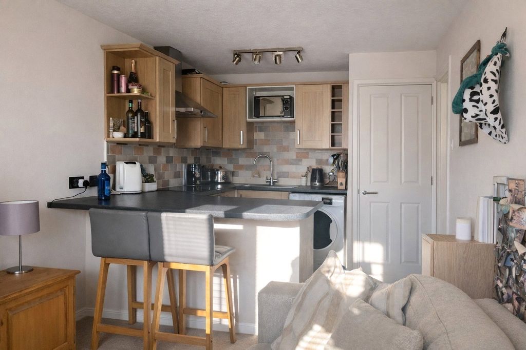 Property photo 2 of 8 Picture No. 14