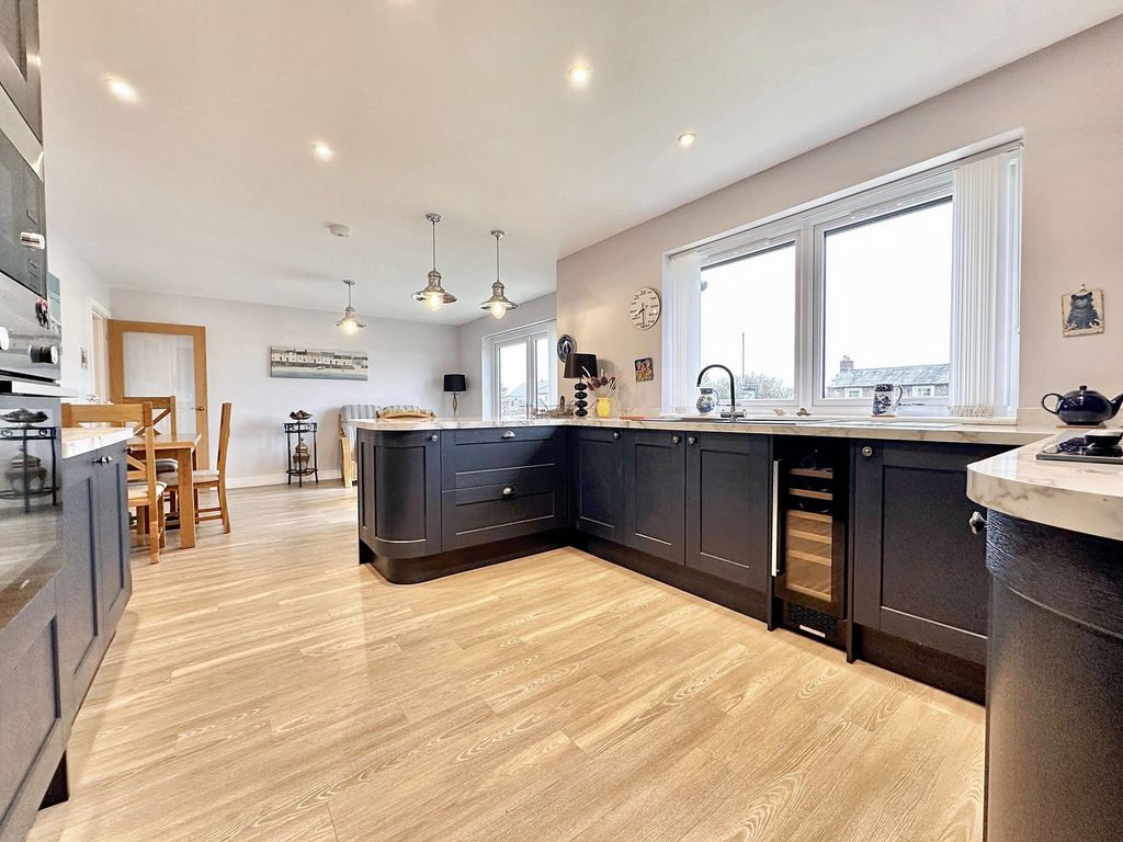 Property photo 3 of 18 Dining Kitchen