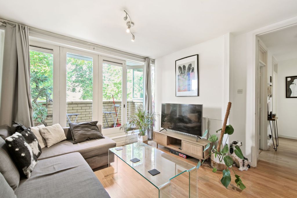 Property photo 1 of 10 Living Room