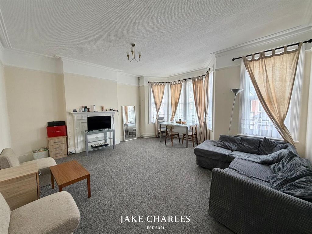 Property photo 1 of 11 7E9550cd-Cdbe-46d1-9E88-5d1Cce19d4d9.Jpg