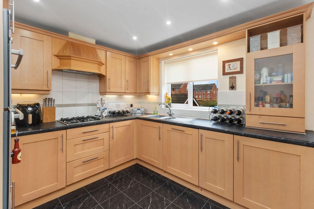 Property photo 3 of 22