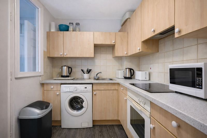 Property photo 3 of 9 Photo 6