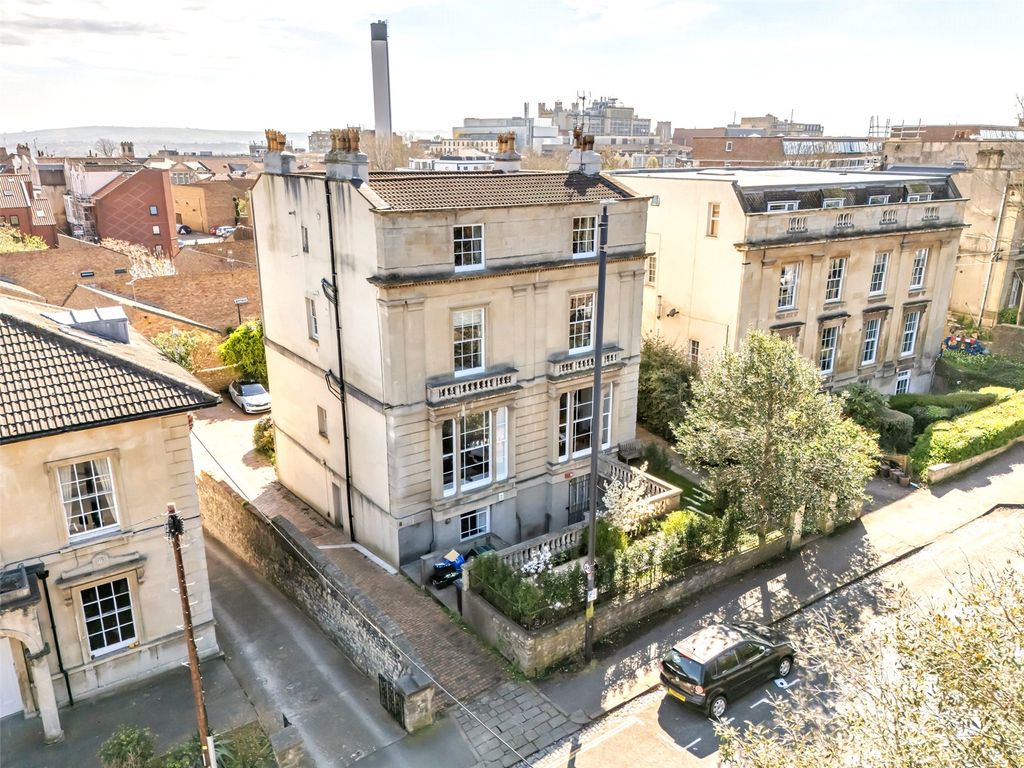 Property photo 3 of 16 Picture No. 27