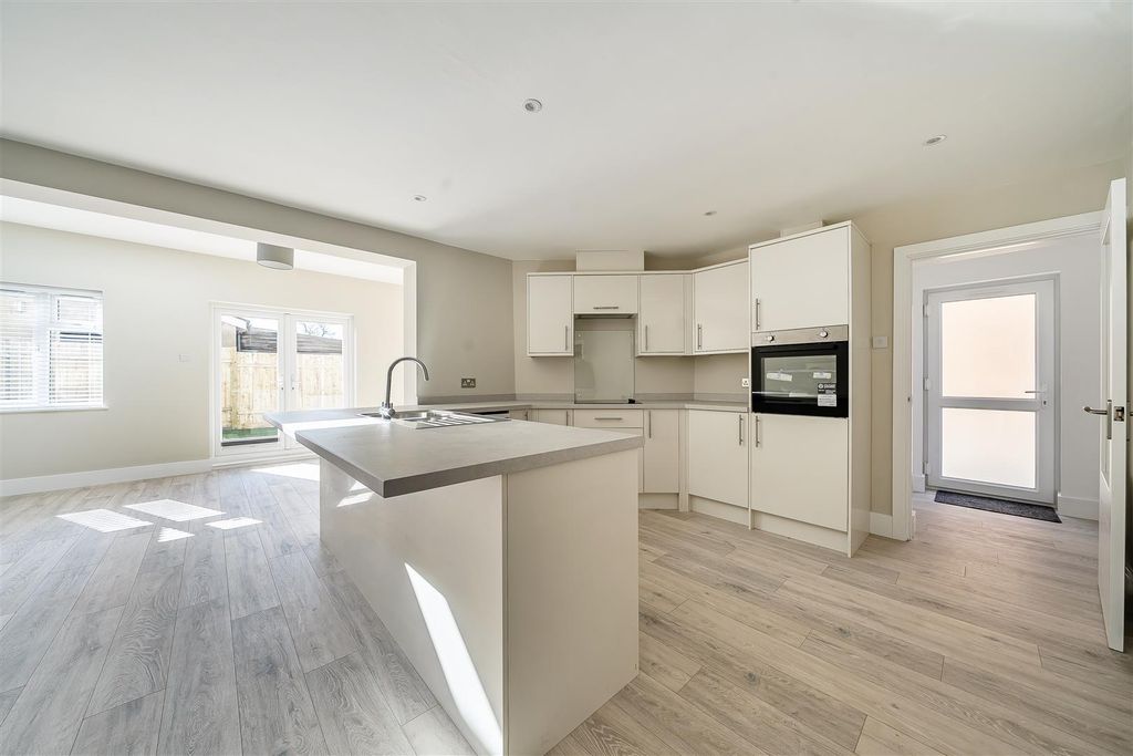 Property photo 3 of 21