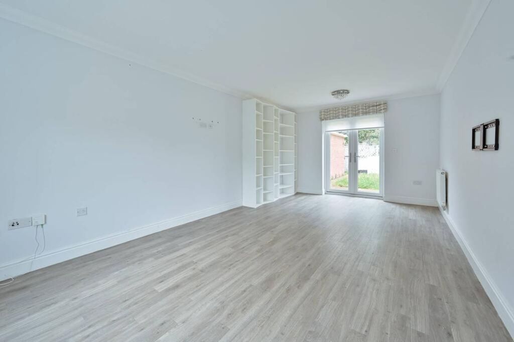 Property photo 2 of 26