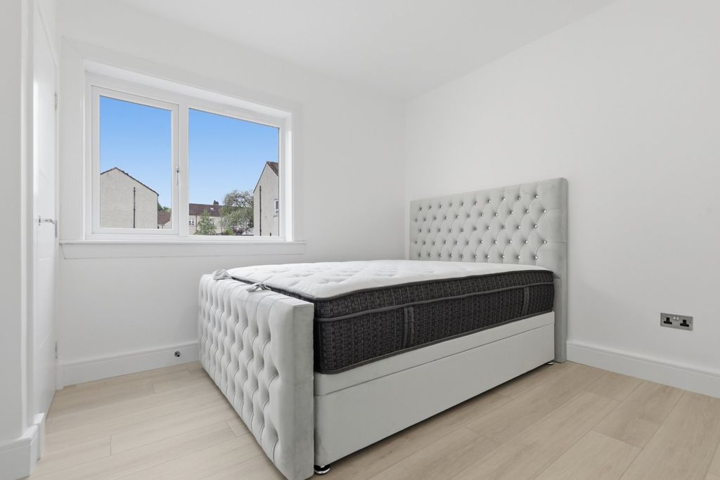 Additional image 7 of 3 bed flat for saleMuir Terrace, Paisley, Renfrewshire PA3