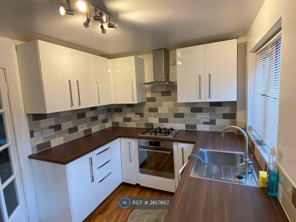 Property photo 2 of 9 Kitchen