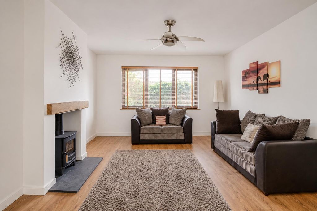 Property photo 2 of 24 c7d7123d-B6Ef-41ba-A419-6417F01Bd30d.Png