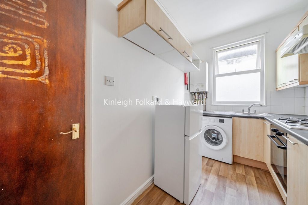 Property photo 2 of 8 Picture No. 16