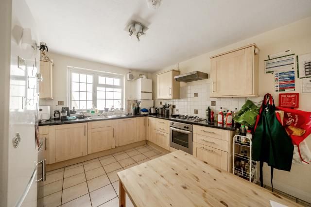 Property photo 3 of 20 Kitchen