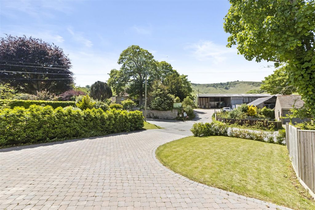 Property photo 2 of 26 Front Garden &amp; Driveway