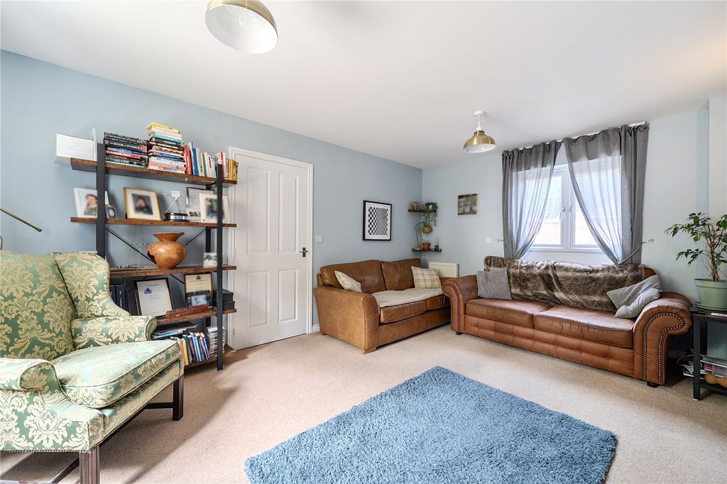Property photo 3 of 21 Picture No. 02