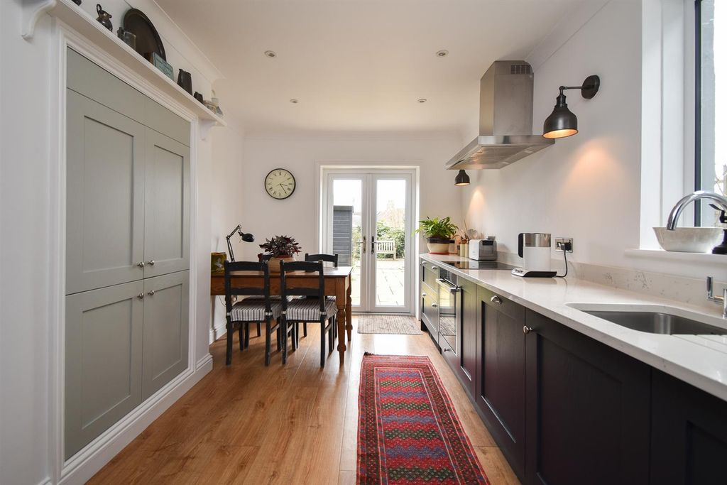 Property photo 2 of 21 Kitchen/Breakfast Room