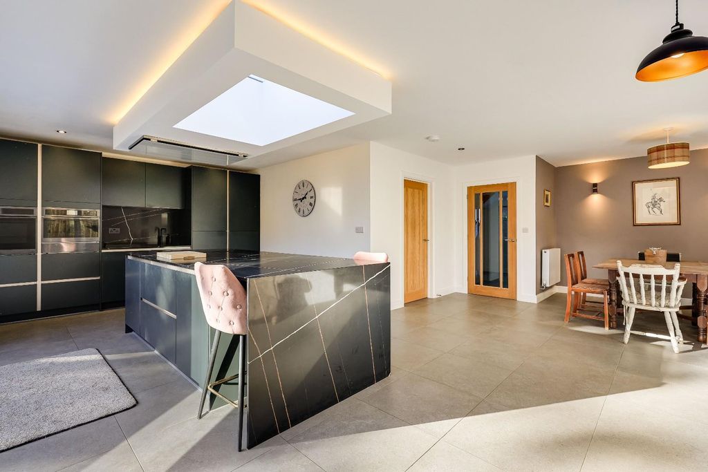 Property photo 3 of 26 Img (16).Jpg