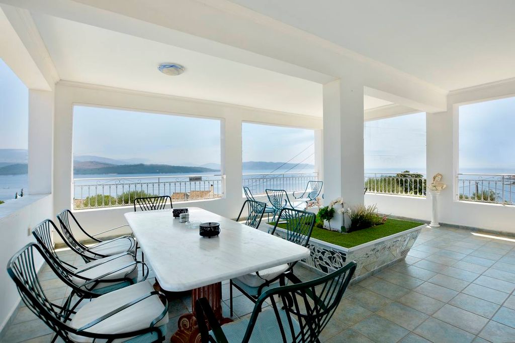 Property photo 2 of 34