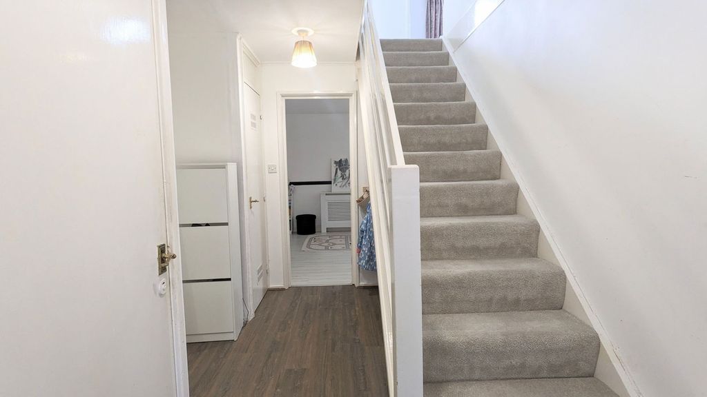 Property photo 2 of 23