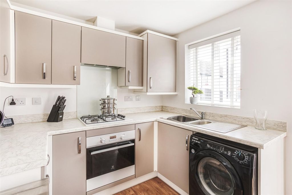 Property photo 2 of 16