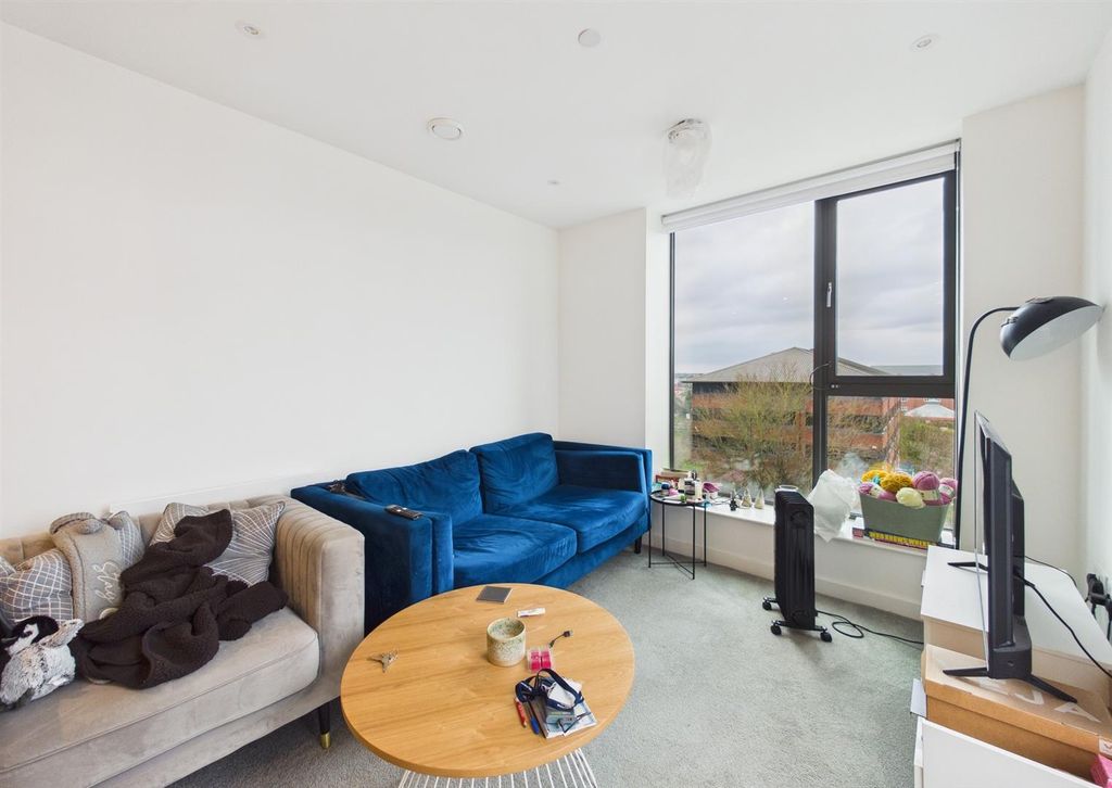 Property photo 3 of 15 Cam01231G0-Pr0131-Still003.Jpg