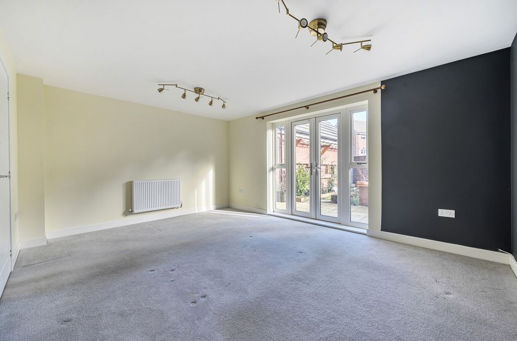 Property photo 3 of 16 1409069-24-698341...