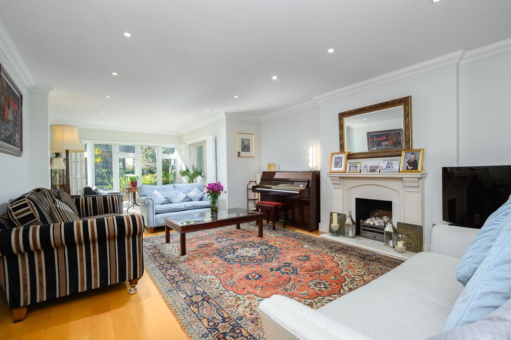 Property photo 2 of 23