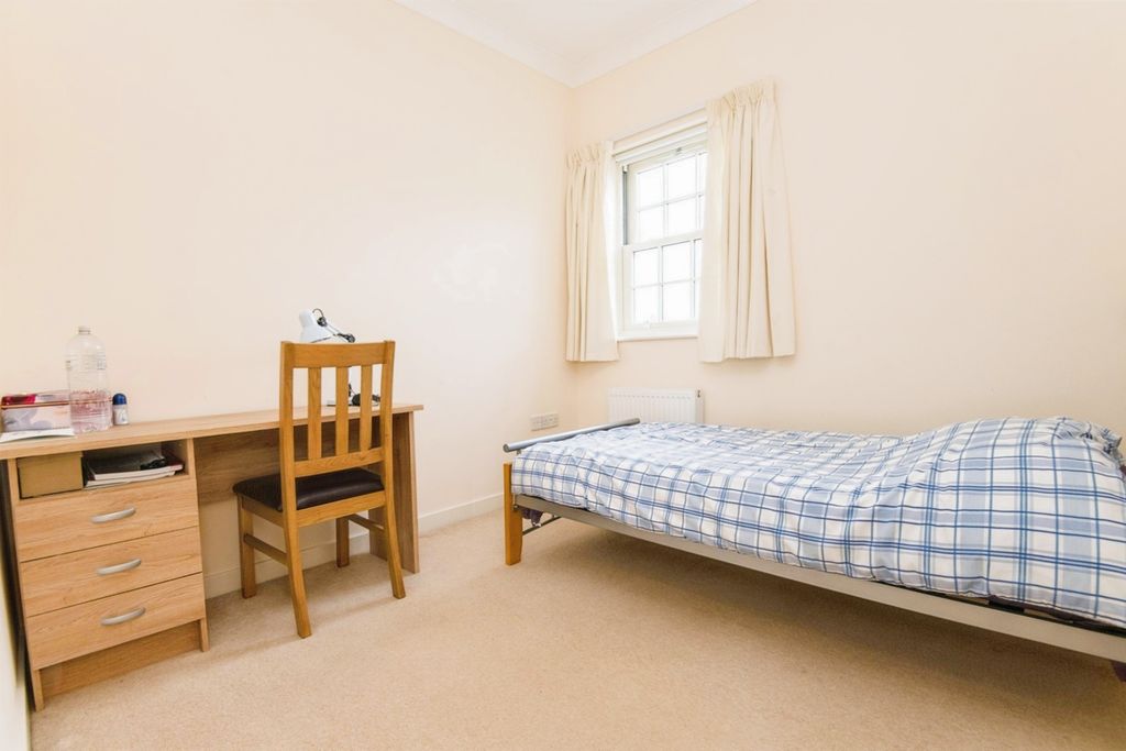 Property photo 3 of 12