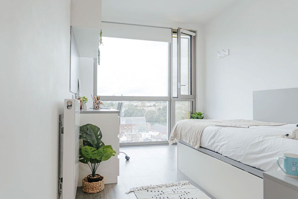 Property photo 3 of 10 Bedroom