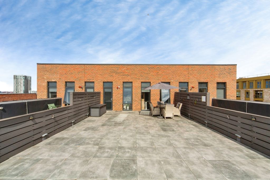 Property photo 3 of 17 Pbox-Img.Jpg