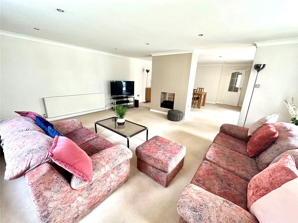 Property photo 3 of 18 Picture No. 11