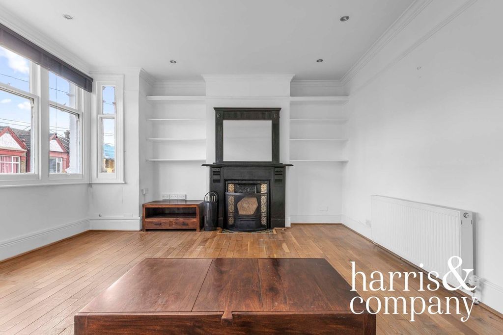 Property photo 3 of 10