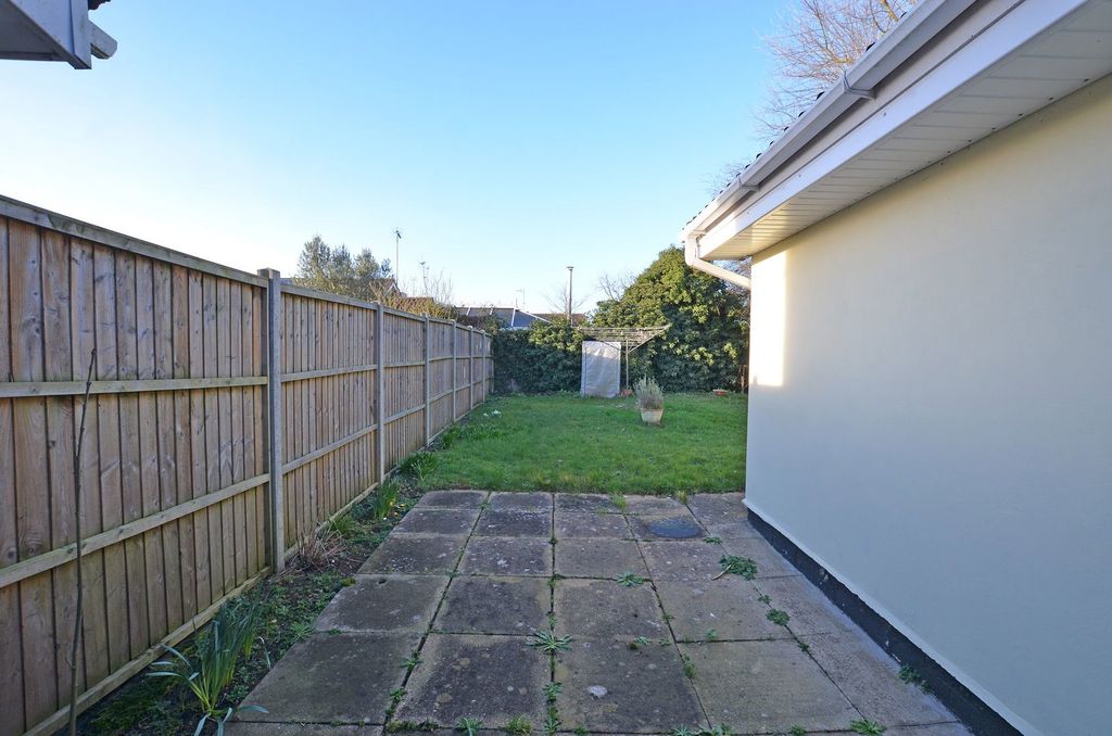 Property photo 3 of 13 3 - Garden-_2_