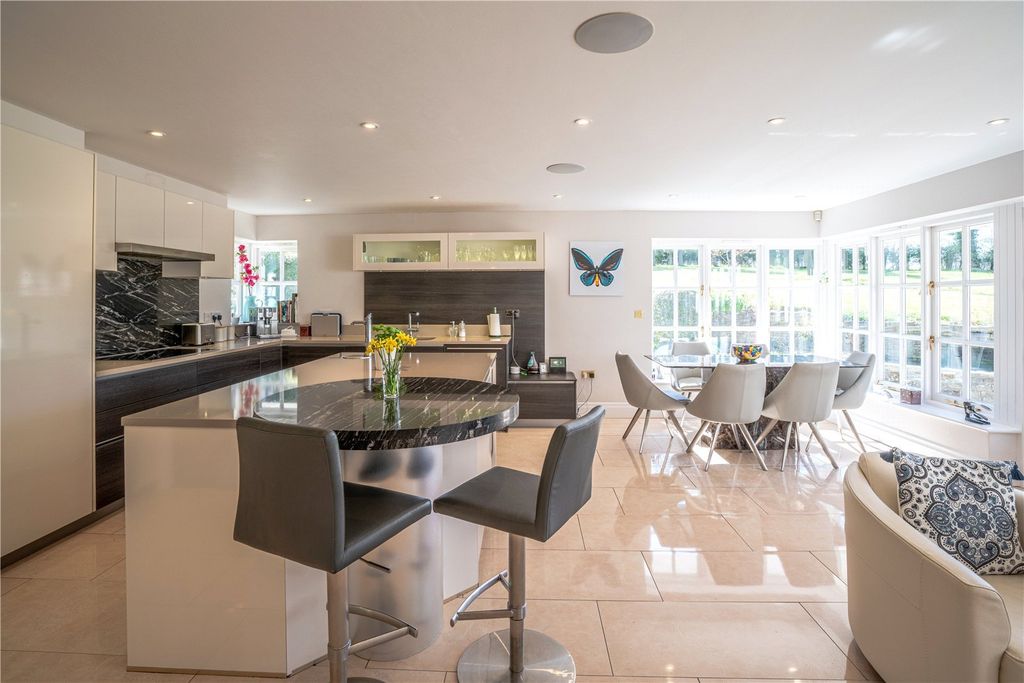 Property photo 3 of 26 Kitchen