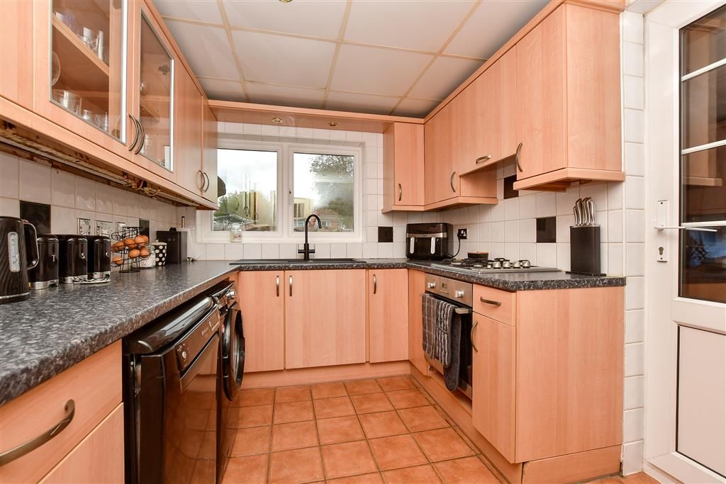 Property photo 3 of 12 Kitchen