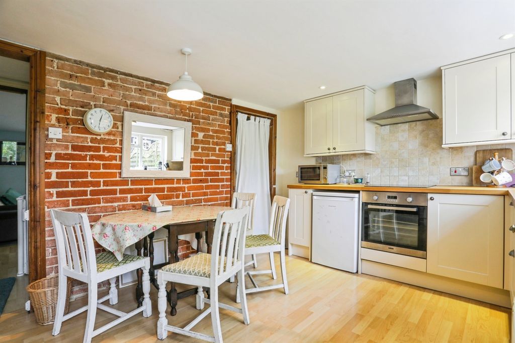 Property photo 2 of 19