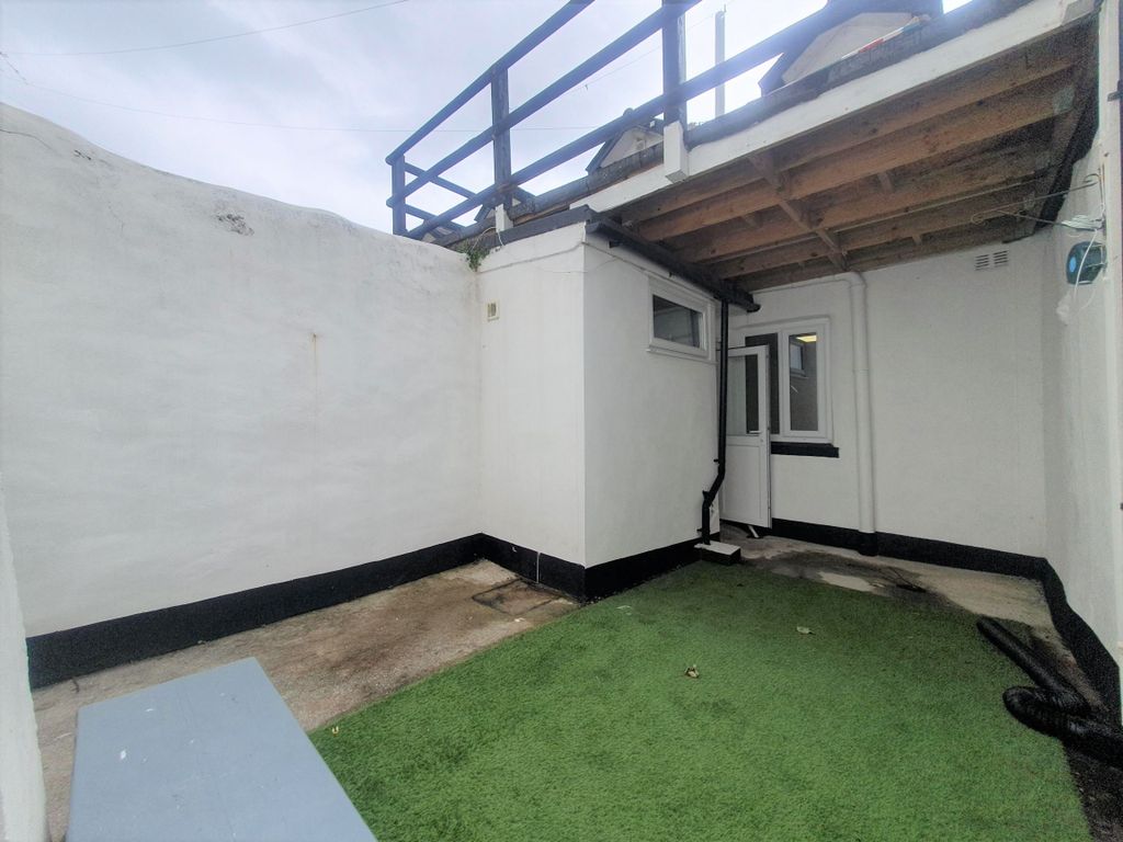 Property photo 1 of 6 Garden