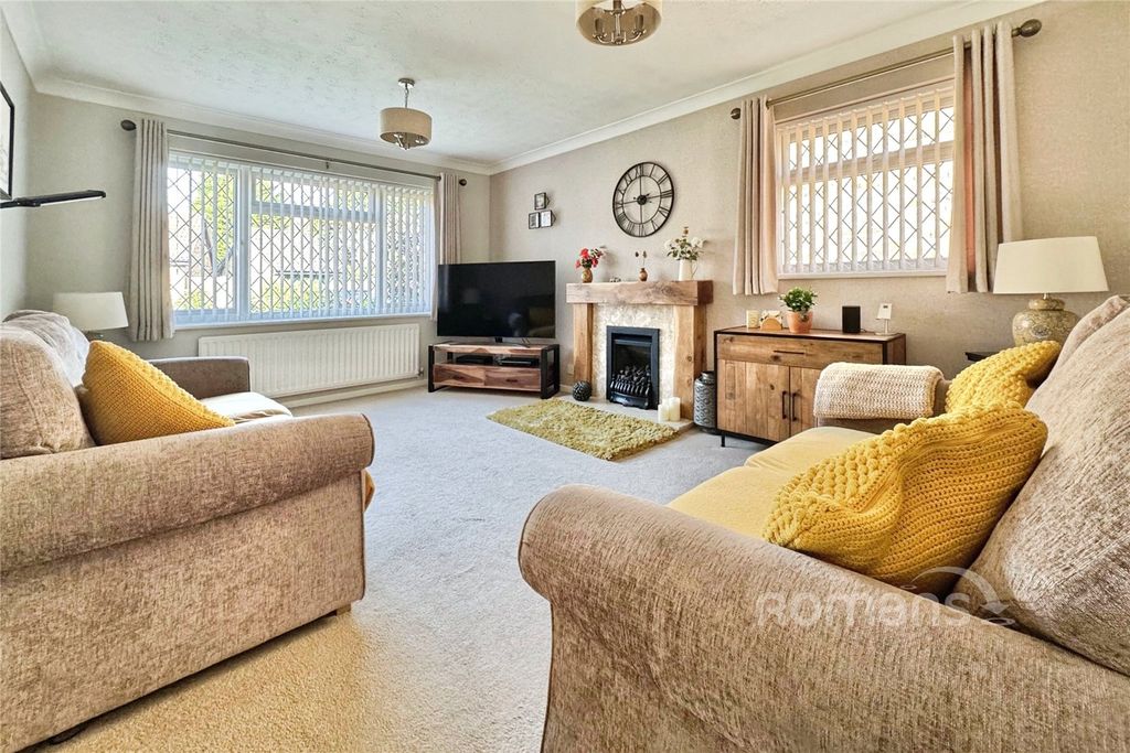 Property photo 3 of 19 Living Room