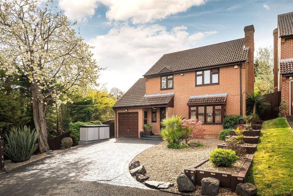 Property photo 1 of 19 Front Aspect