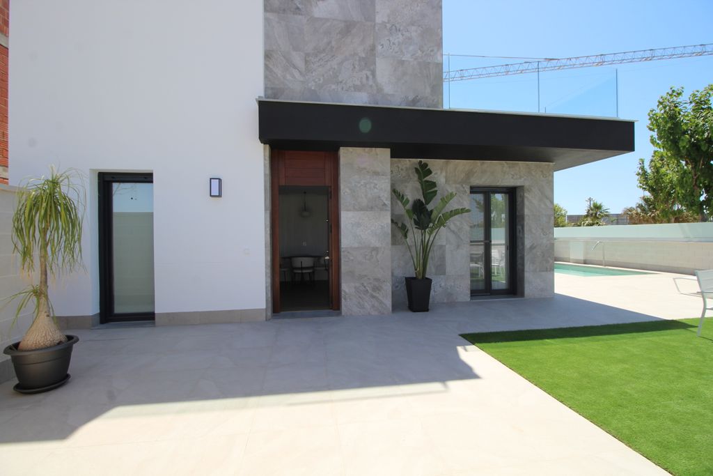 Property photo 2 of 55