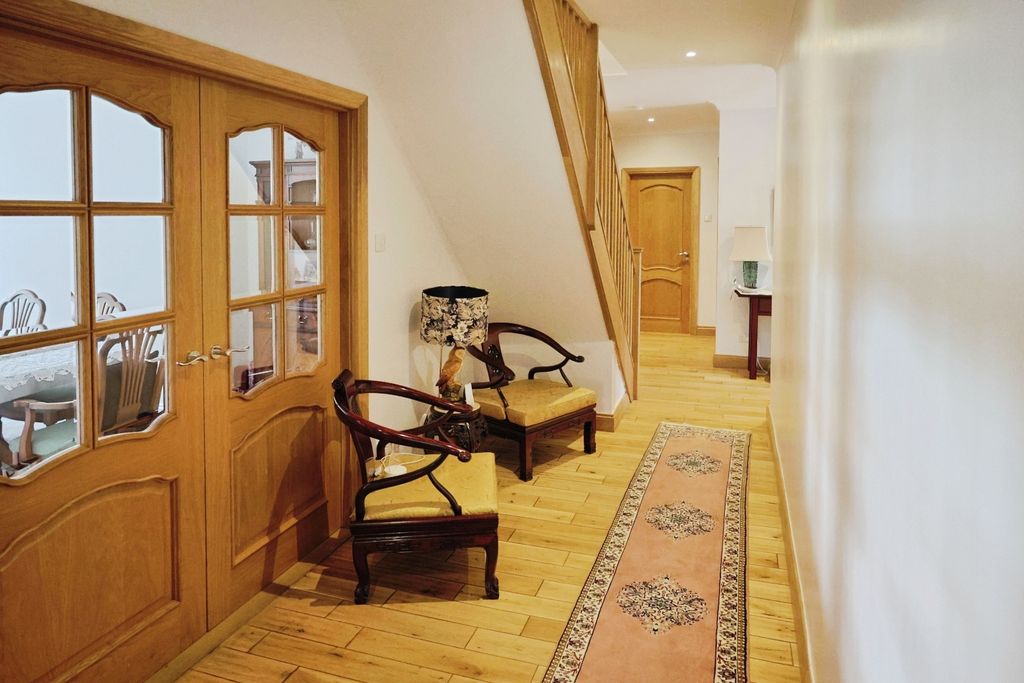 Property photo 3 of 35 Pbox-Img.Jpg