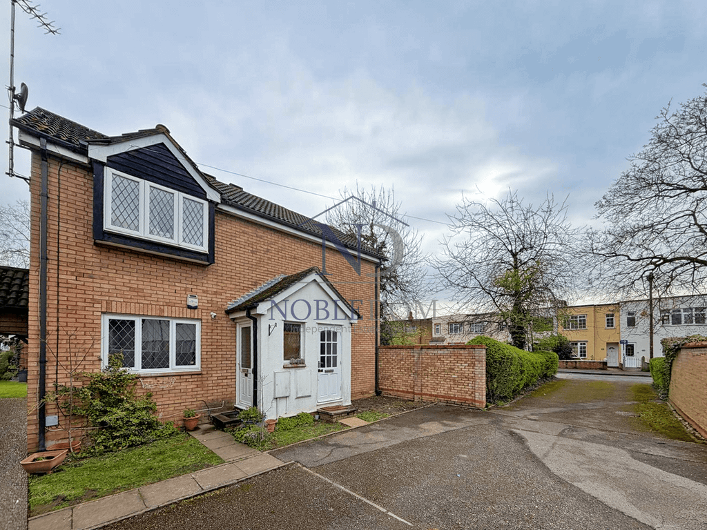 Property photo 1 of 9 Two Bedroom Flat In West Drayton