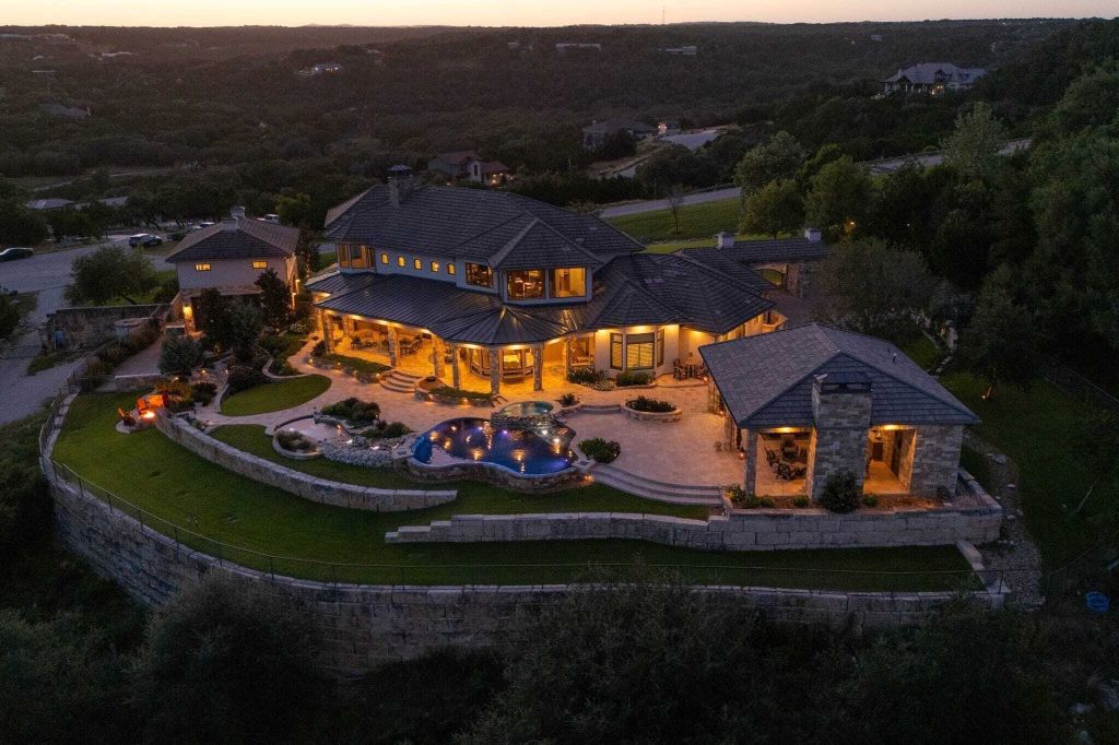 Property photo 1 of 31