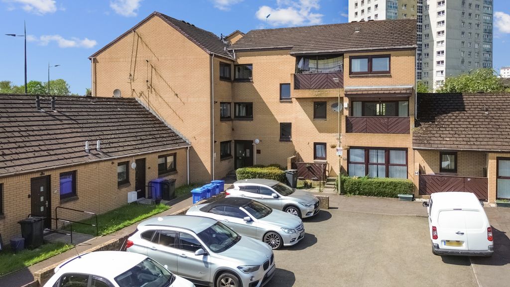 Property photo 1 of 34 Nairn Place, Clydebank,G81