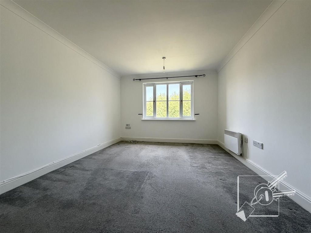 Property photo 3 of 9 Living Room
