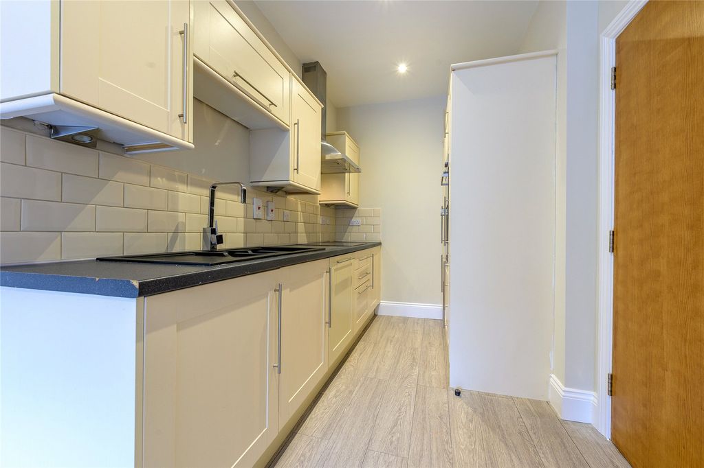 Property photo 3 of 24 Picture No. 12