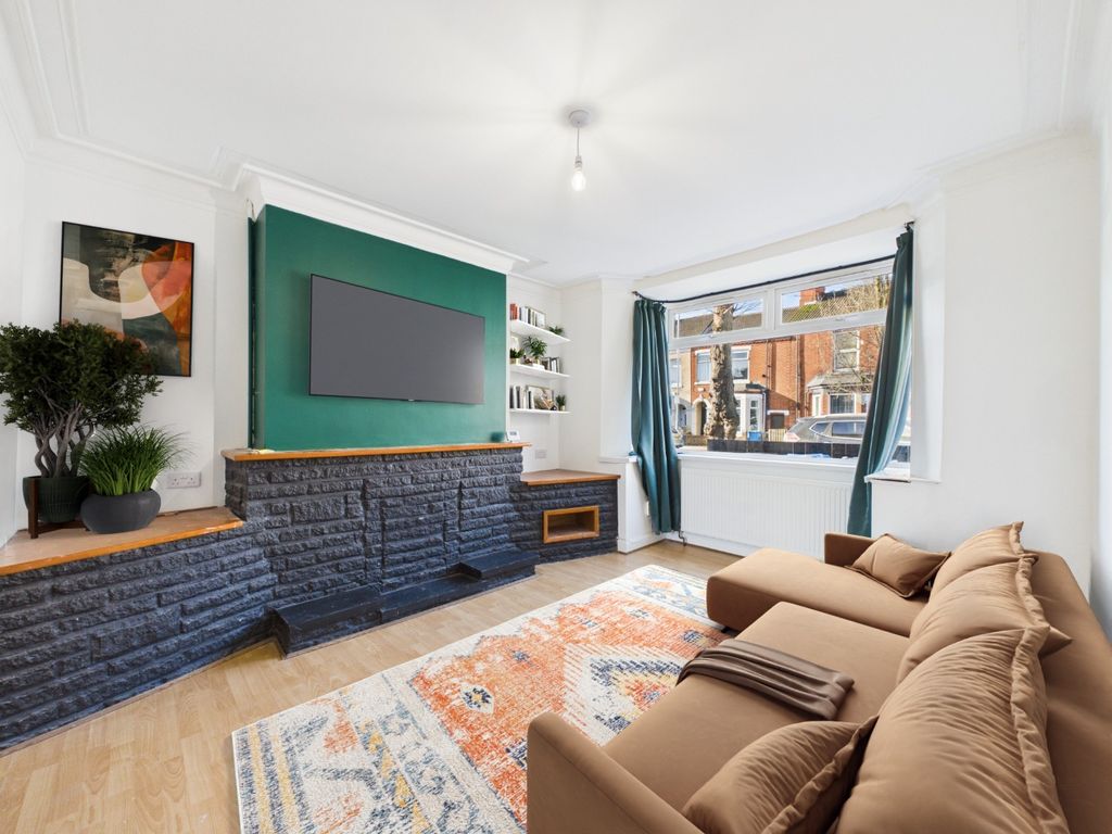 Property photo 3 of 12 4905036