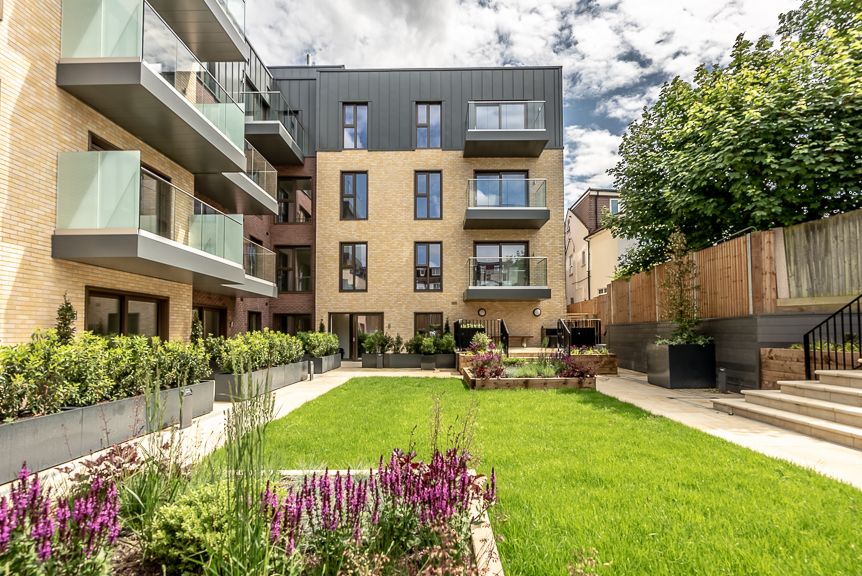 Property photo 3 of 10 Communal Gardens