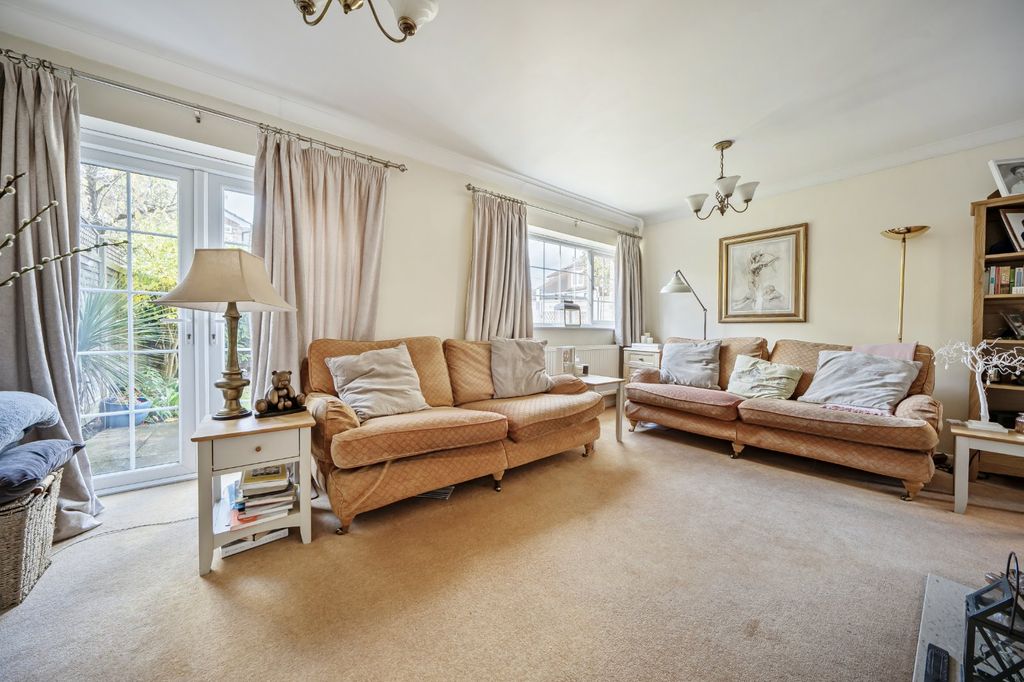 Property photo 2 of 26 Living Room