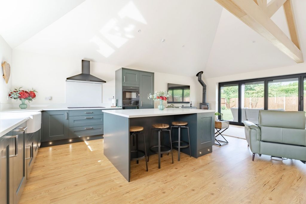 Property photo 3 of 32