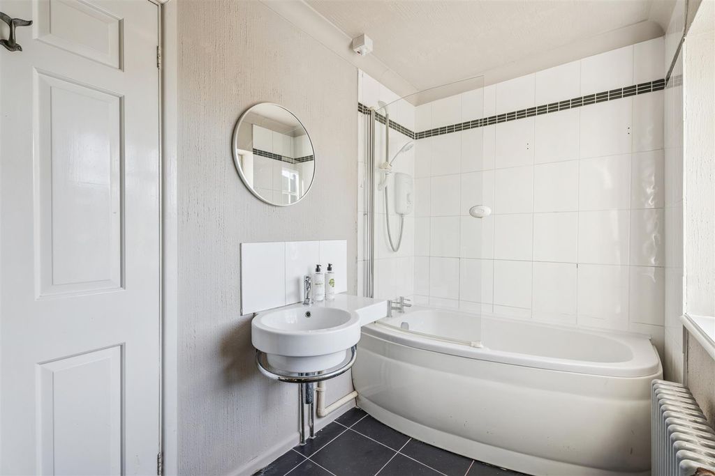 Additional image 20 of 5 bed detached house for saleHeath Road, Leighton Buzzard, Bedfordshire LU7