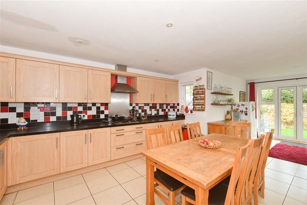 Property photo 2 of 21 Kitchen/Breakfast Area