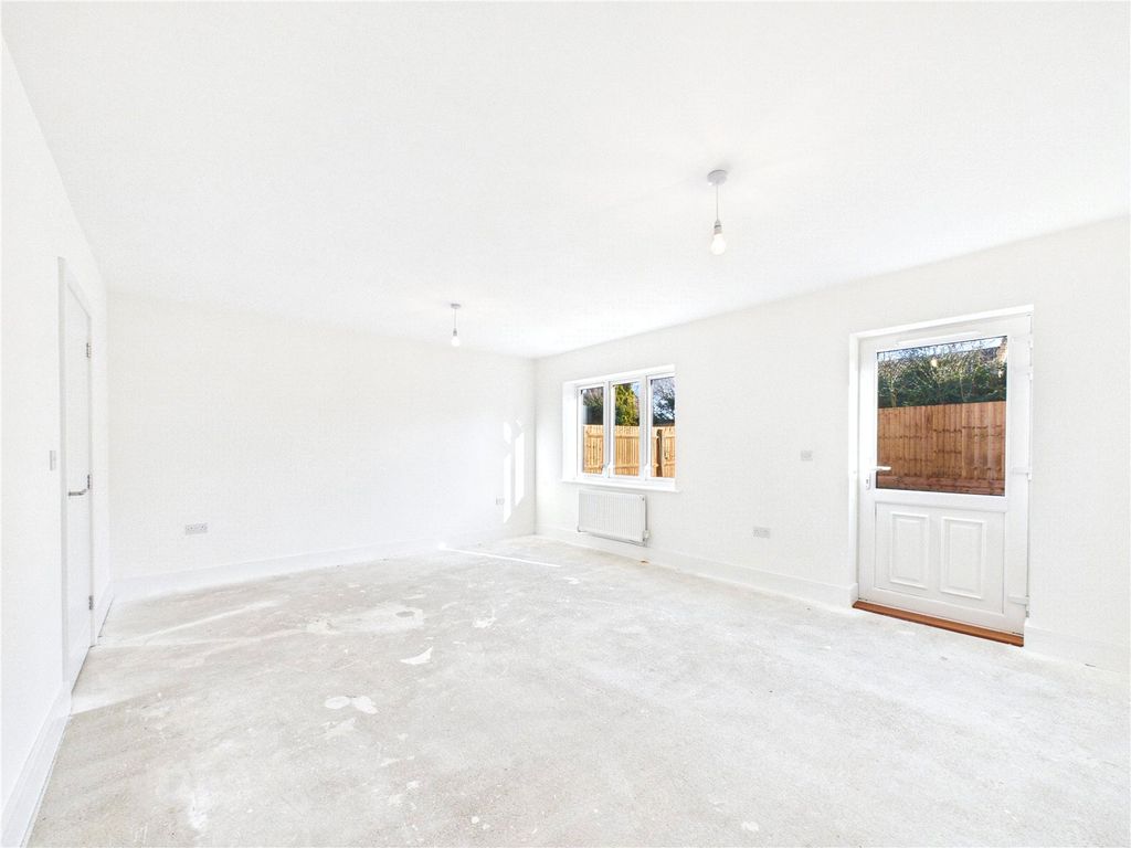 Property photo 3 of 9 Picture No. 06